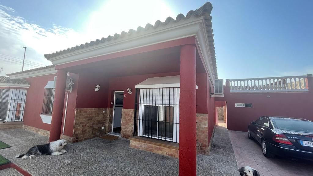 Casa / Chalet En Venta En Los Gallos, Chiclana De La Frontera (Cádiz) - Ref: Int226 3/26